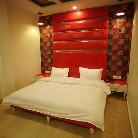 Hotel Soluxe Yamunānagar Extérieur photo