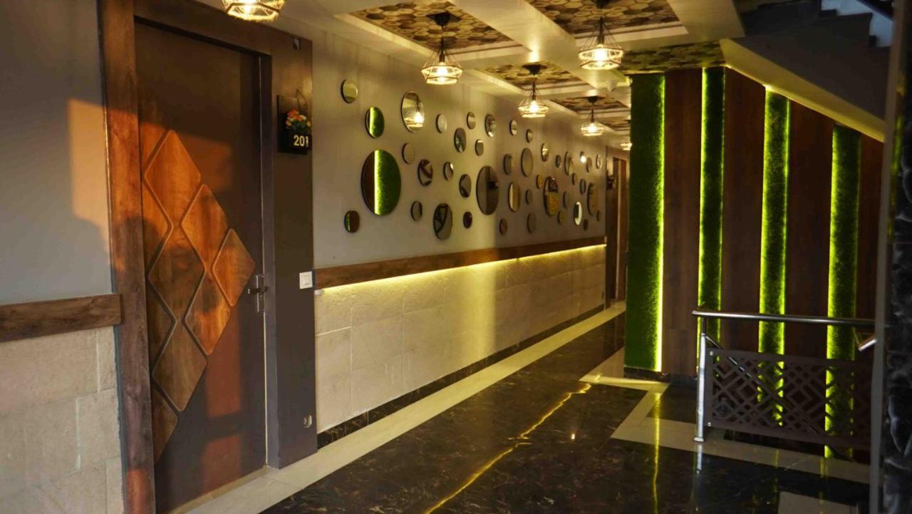 Hotel Soluxe Yamunānagar Extérieur photo